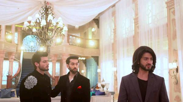 Ishqbaaz Latest Spoilers: Not Tej, Omkara Will Get Engaged to Svetlana!