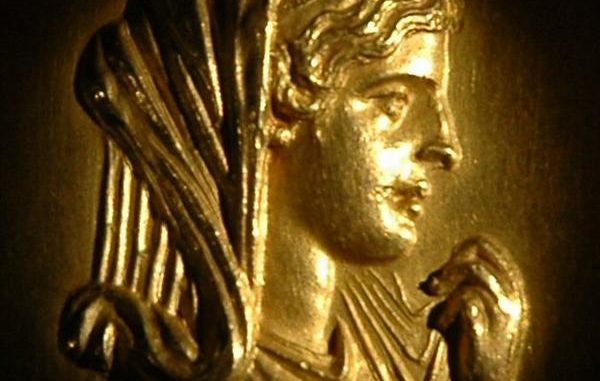 queen-olympias-alexander-mother