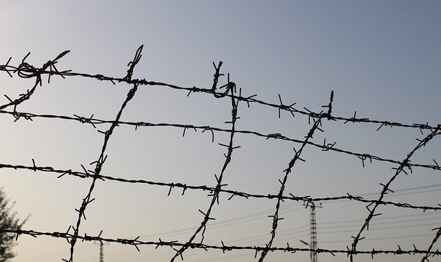 fence-2656122_640