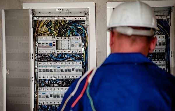electrician-2755682_640-1