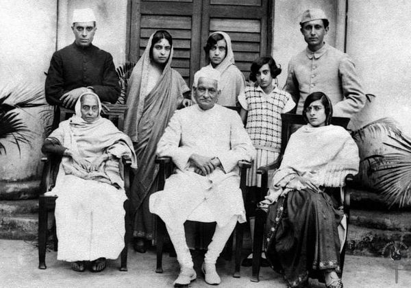 moti-lal-nehru-family-photo