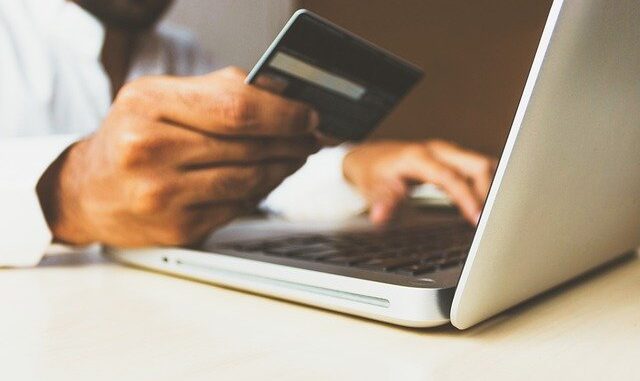 payment-4334491_640 (1) emi card or credit card