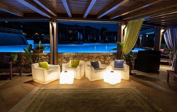 pool-bar-3652849_640 (1) eagleton luxury