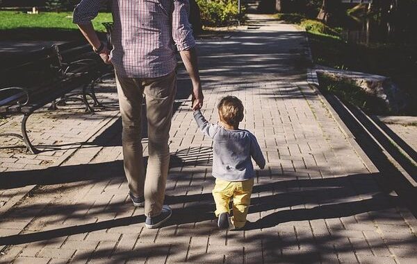 people-2942804_640 (1) financial checklist for new parent
