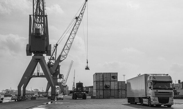 port-5192159_640 fleet outsourcing vs private fleet
