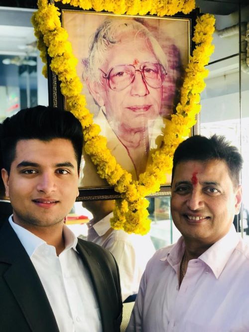 pushp-khanna-mahamaya-jewellers-delhi